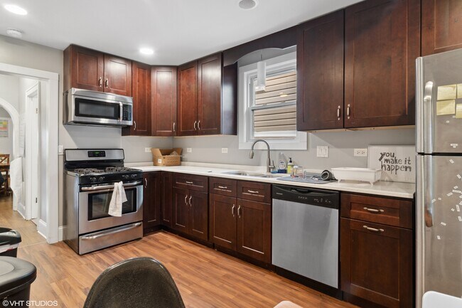 Foto del edificio - 3232 N Elston Ave