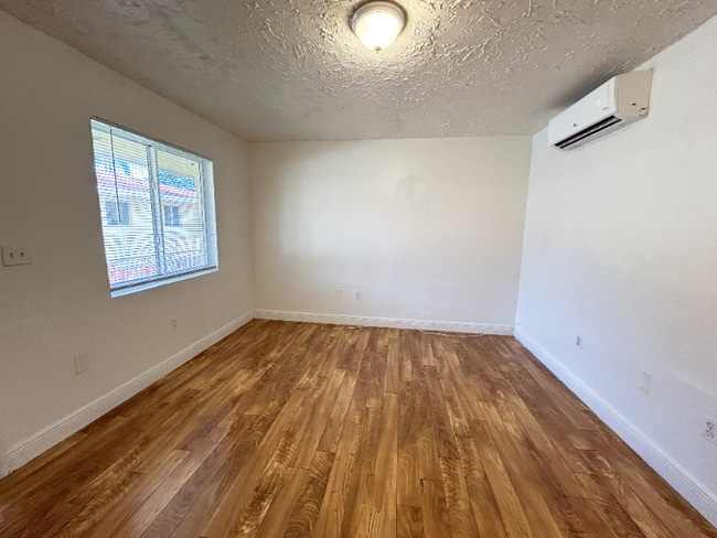 Foto del edificio - 641 NE 86th St