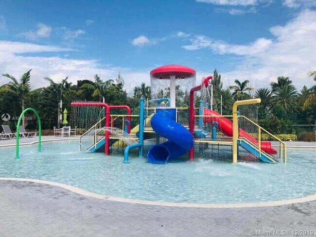 Building Photo - Great Condo unit in Doral