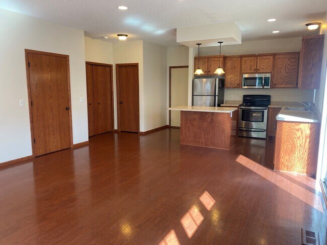 Building Photo - 3010 Cottage Ln N