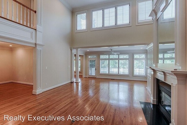 Building Photo - 3 br, 3.5 bath House - 1011 Water Place Way