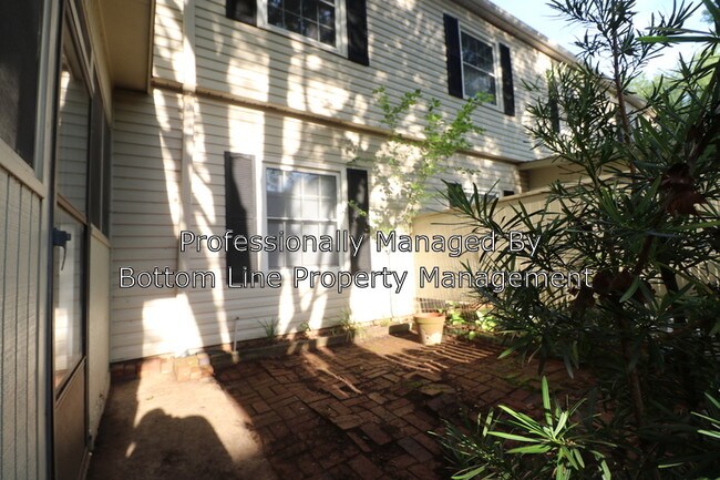 Foto del edificio - 5943 Quail Hollow Rd