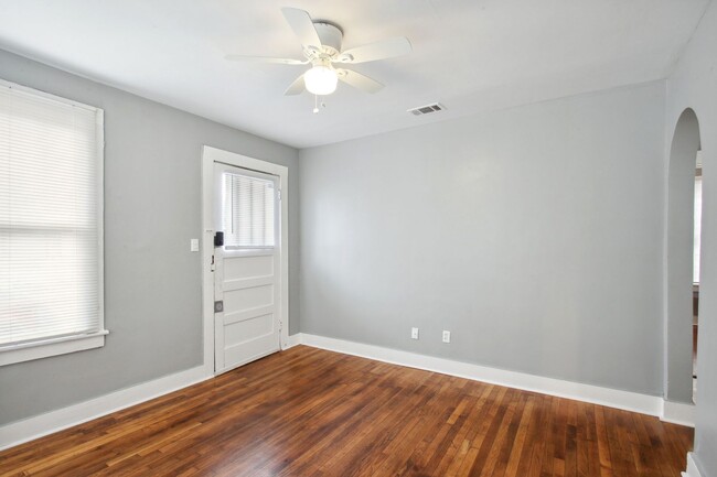 Foto del edificio - Large 2BR/1BA Downtown Savannah Home For Rent