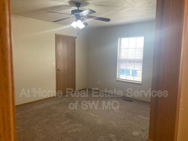 Foto del edificio - 5603 N Purple Ln