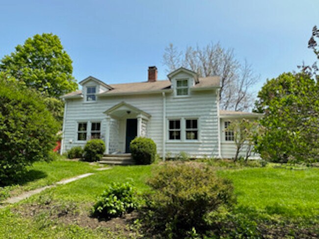 Building Photo - 194 S Amenia Rd