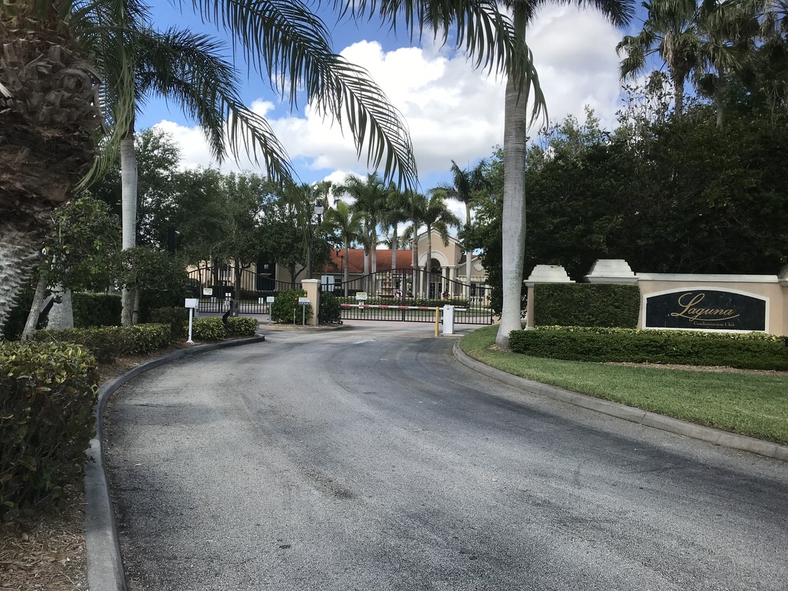 Entrance - 1640 N 42ND Cir