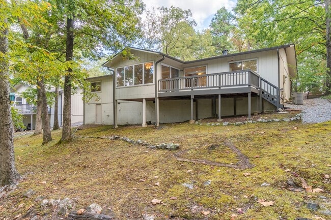 Building Photo - 2 Bedroom, 2 Bath Home on a wooded lot in ...