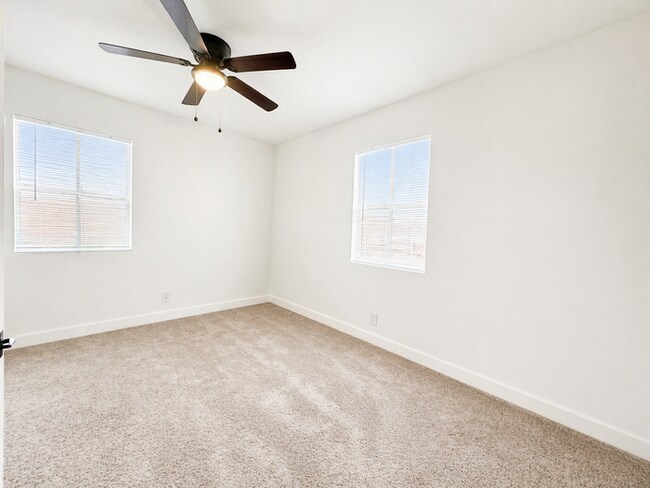 Foto del edificio - Fully Renovated 3BR Corner Lot Home With A Contractor-Friendly Flex Space | Work-from-Home Ready ...