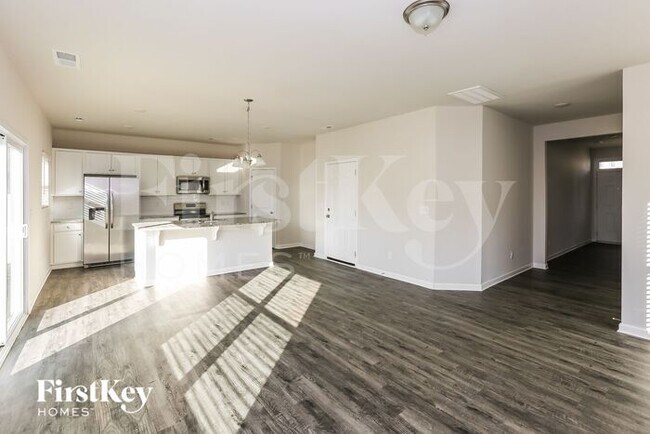 Building Photo - 3211 Newell Vlg Dr
