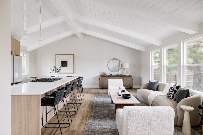 Foto del edificio - 6472 W Brittany Pl