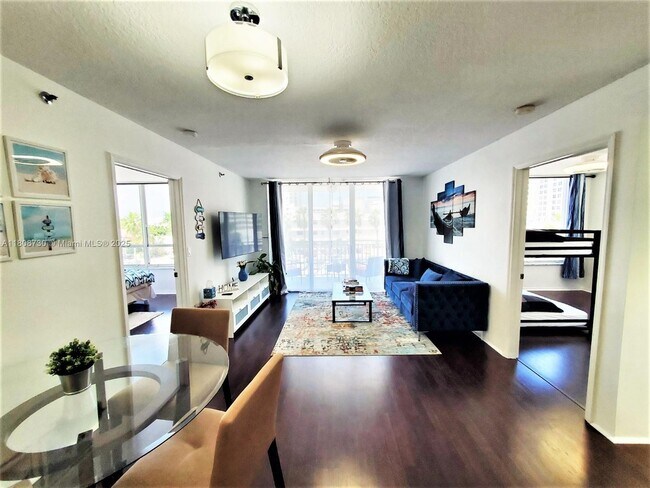 Foto del edificio - 2642 Collins Ave