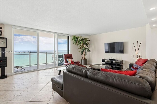 Foto del edificio - 2030 S Ocean Dr