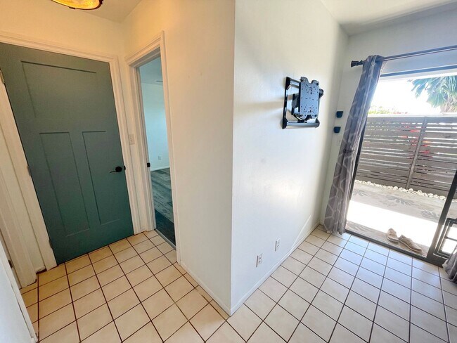 Building Photo - Wailuku Heights Unfurnished 1 Bedroom 1 Ba...