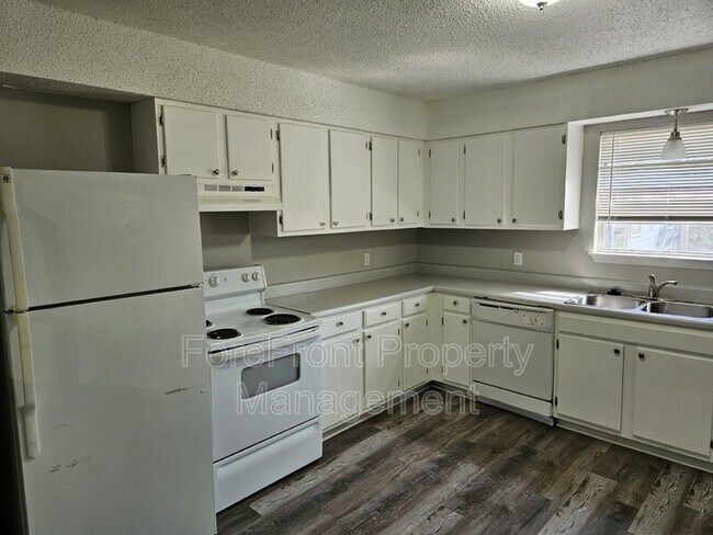 Building Photo - 105 Smith Ln