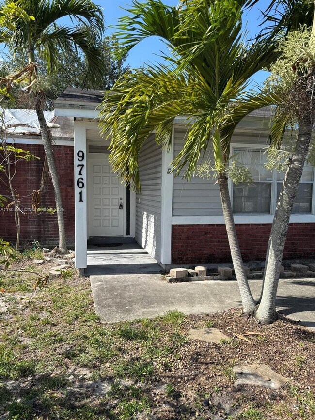 Foto del edificio - 9761 W Heather Ln