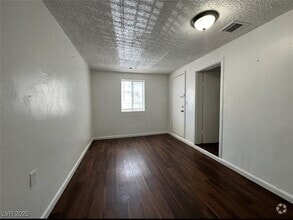Building Photo - 2125 Elm Ave