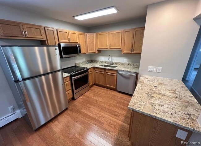 Building Photo - 2445 Torquay Ave