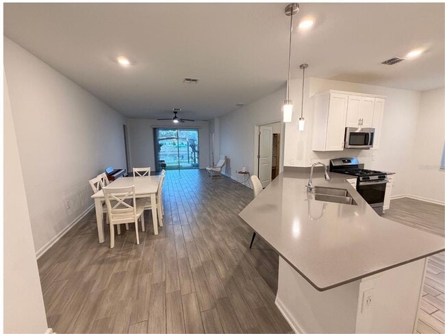 Foto del edificio - 9412 Revere Ave