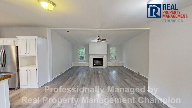 Building Photo - Quiet Country Location in Hampstead