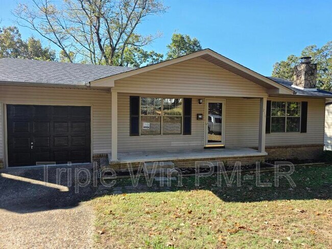 Building Photo - 216 Windhill Dr