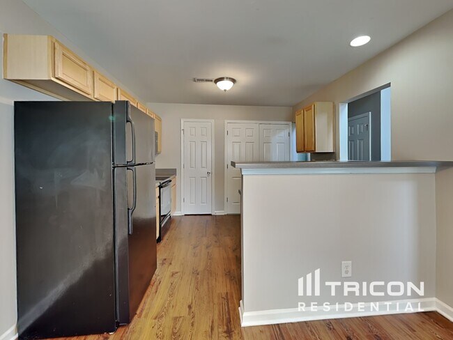 Foto del edificio - 7233 Hidden Creek Dr