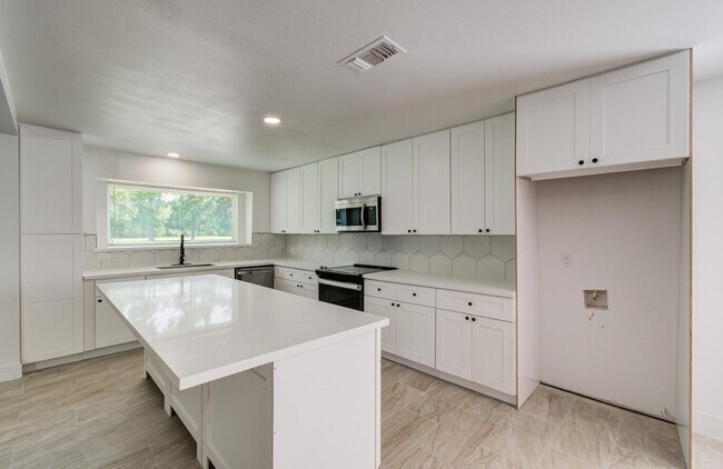 Foto del edificio - 494 Brandon Rd