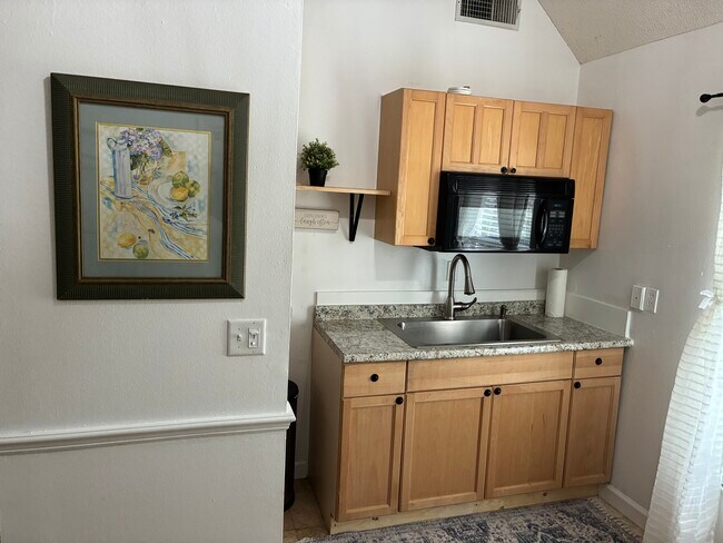 Foto del edificio - 7447 Hawkins Rd