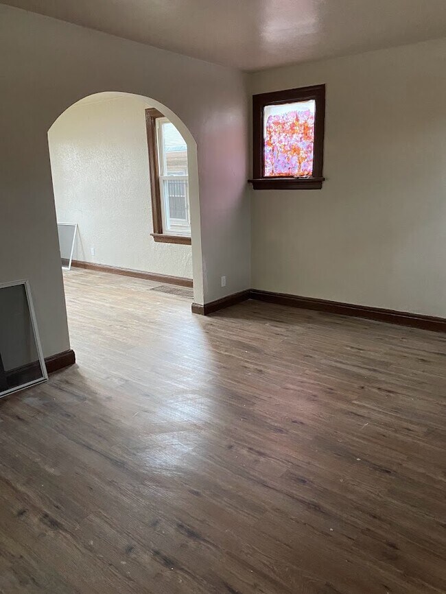 Foto del edificio - 4218 Edgewood Blvd