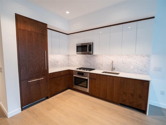 Foto del edificio - 75 Park Ln S