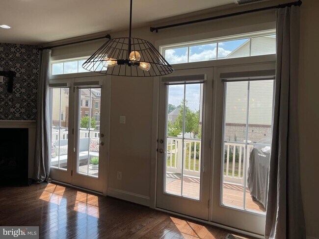 Foto del edificio - 44711 Plympton Square