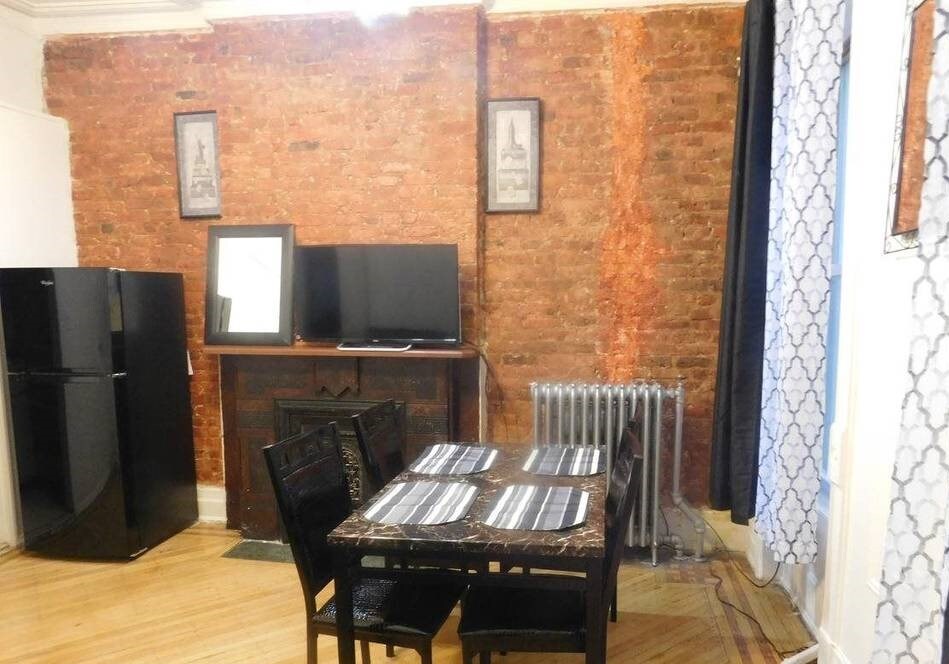 Primary Photo - 558 Madison St