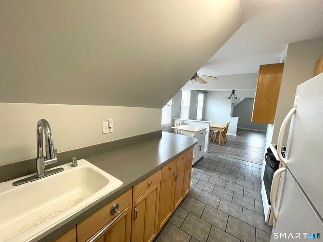 Building Photo - 108 Concord St