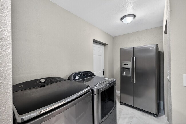 Foto del edificio - 1941 Brown Rd