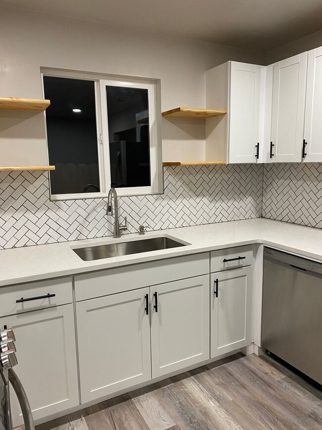 Building Photo - Remodeled 2 Bedroom 1 Bathroom House **Available NOW**