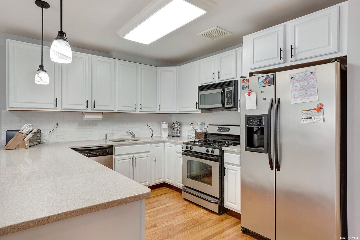 Foto principal - 10306 Rockaway Beach Blvd