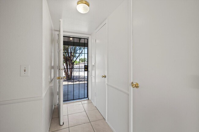 Foto del edificio - Eastside Spacious home