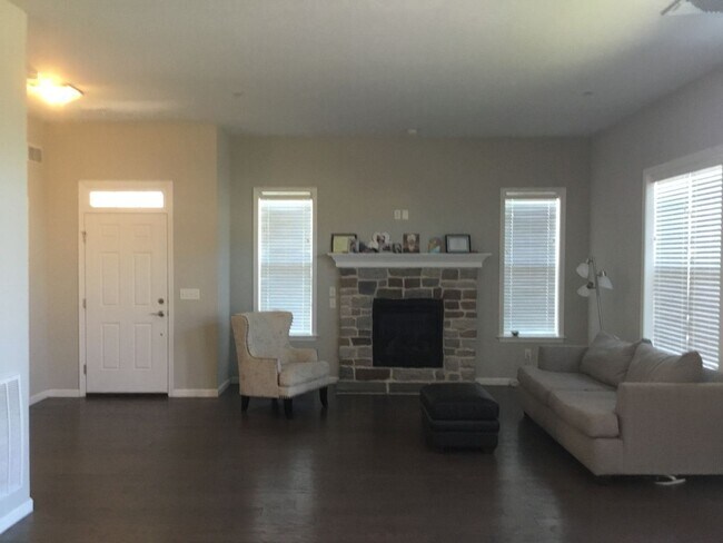 Building Photo - 3 br, 2 bath House - 65 KERRY CT