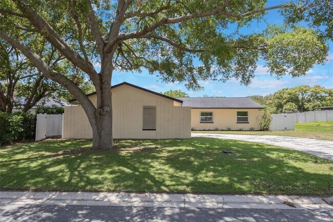 Building Photo - 725 Laurel Way