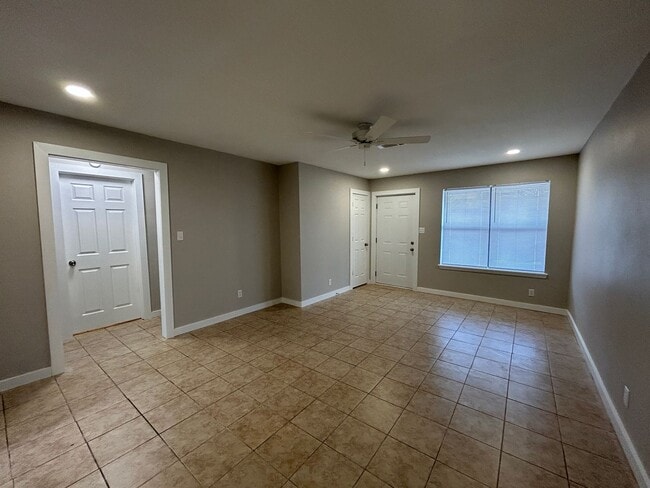 Foto del edificio - Modern 2 Bed for Rent – Minutes from Pinnacle Hills and Pleasant Crossing
