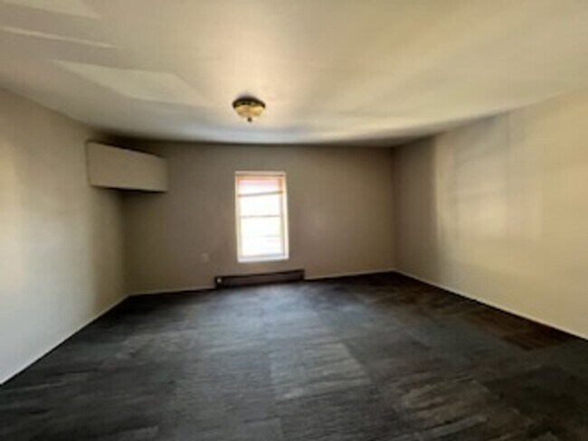 Building Photo - Lebanon 4 bedroom home