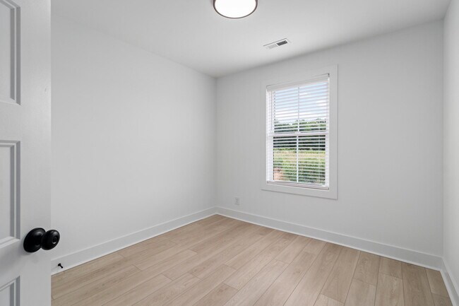 Foto del edificio - 725 Hornbuckle Rd