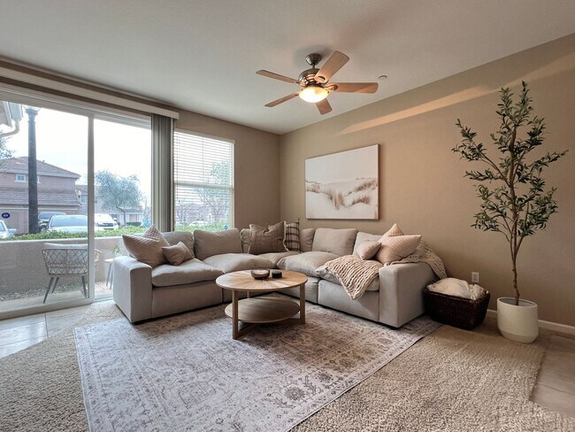 Foto del edificio - CLEAN AND COZY, 2 BED, 2.5 BATHS, WITH DEN