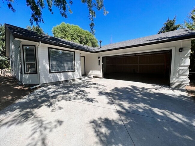 Foto del edificio - 1208 N Marsh Hawk Pl