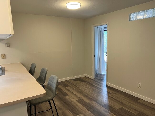 Foto del edificio - 1200 College Ave