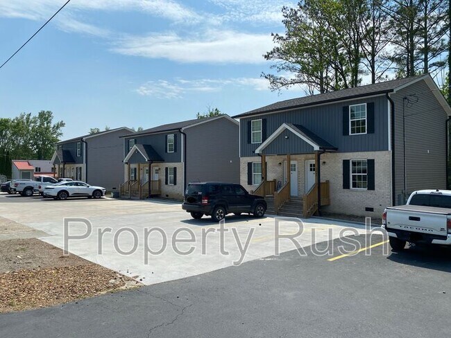 Building Photo - 3261 Chattanooga Rd.