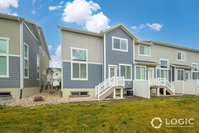 Building Photo - Stunning Townhome in Lehi!!