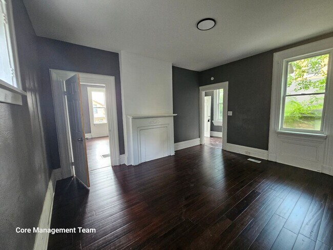 Building Photo - Updated 1 bedroom 1 bath apartment for ren...