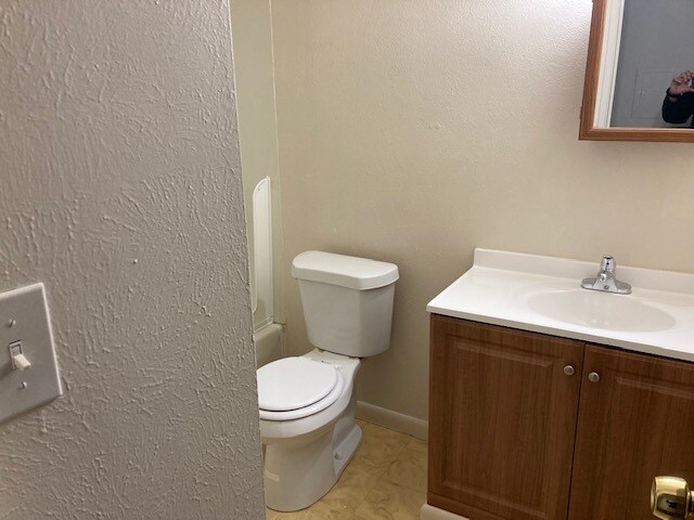 bathroom - 3643 S Sheridan Blvd