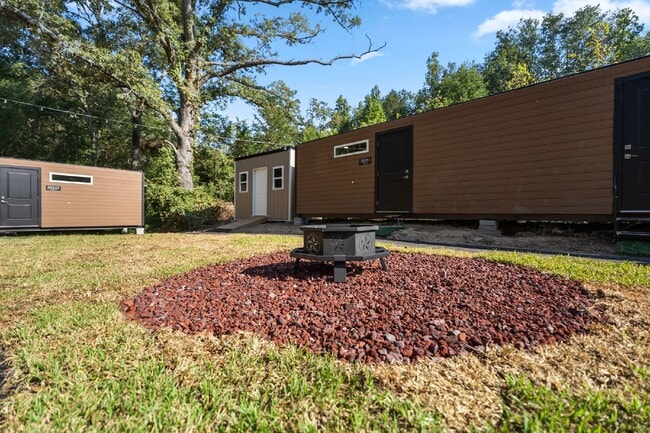 Building Photo - Studio Efficiency Apartment