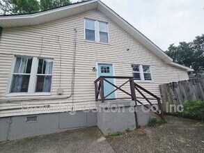 Building Photo - 1218B Chester Ave
